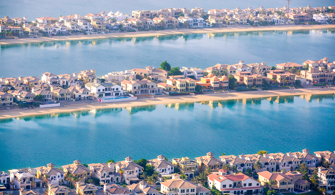 Choosing the Ideal Community: A Personalized Decision